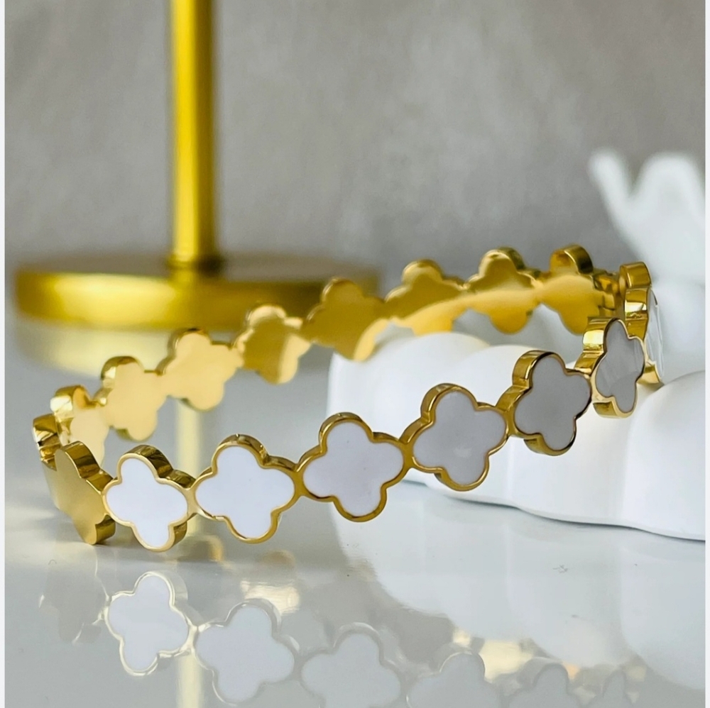 Clover Bangle Bracelet